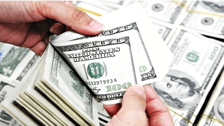 ডলারের আধিপত্যের যুগ শেষ হতে চলেছে