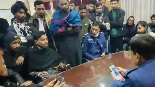 বৈষম্যবিরোধী ছাত্রনেতার থানায় হুমকির পরে গ্রেফতার ও মুক্তি, আইনের শাসন নিয়ে প্রশ্ন